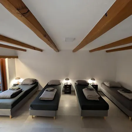 Апартаменты Johanna - 150 M2, 4 Schlafzimmer & Parkplatz